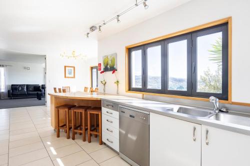 Spacious modern executive home in Wellington -lentoasema