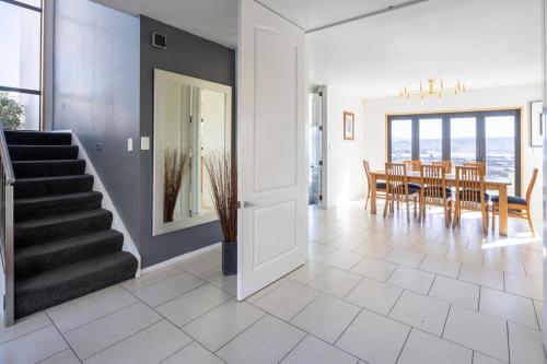 Spacious modern executive home in Wellington -lentoasema