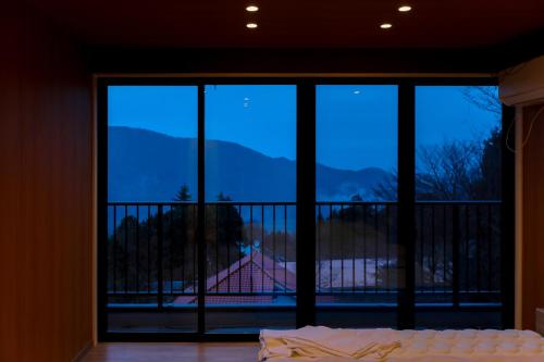 Hakone Hot Spring, BBQ, 165 Private House with a View of the Sunrise, All to Yourself!箱根温泉BBQ日の出を望む貸切邸宅贅沢を独り占め Hakone Hot Spring, BBQ, 165 Private House with a View of the Sunrise, All to Yourself!箱根温泉BBQ日の出を望む貸切邸宅贅沢を独り占め