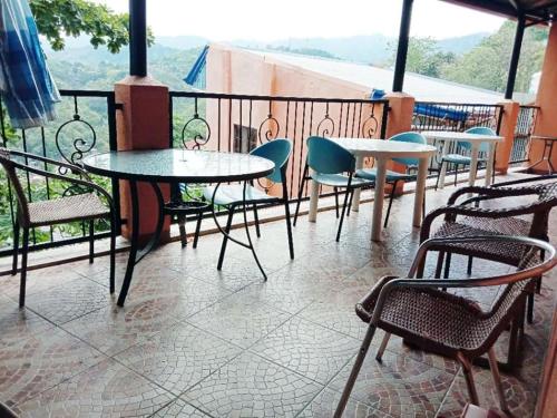 CH Guest Inn near TOPS
