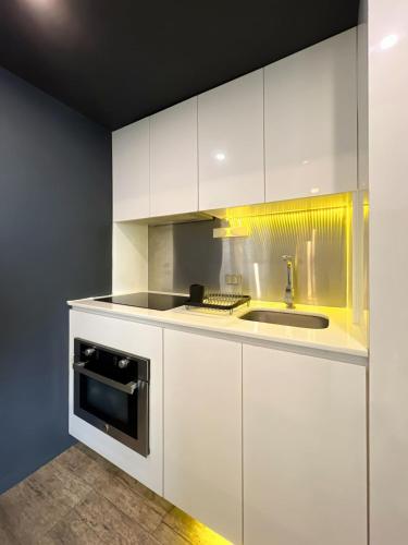One-Bedroom Apartment image 4