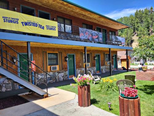 Cedar Wood Inn - image 4