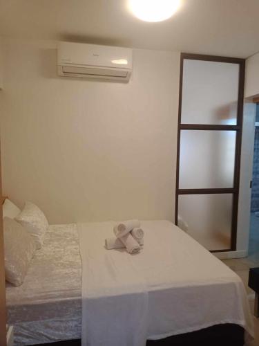 1633 pool view 2br, Manille