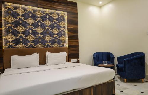 Deluxe Double Room with Balcony image 6