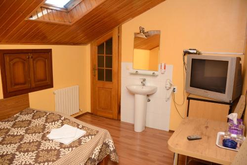 Bazar Motel - image 6