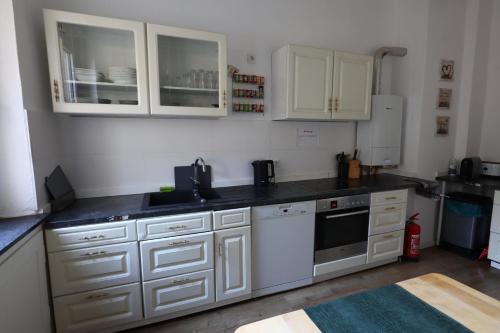 3BR - City Apartments - Kitchen - 10 min to ICE, Siegburg (fotografie 3)