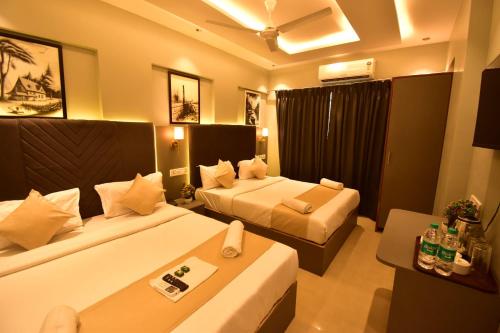 Hotel Aura Near Kokilaben Dhirubhai Ambani Hospital Mumbai
