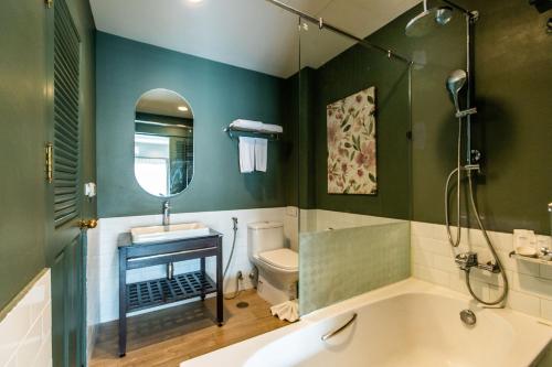 room detail thumbnail 2