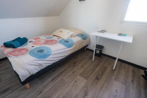 1 queen bed, 1 twin bed