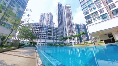 Up to 8 Pax I-City ISoho FREE WIFI 50