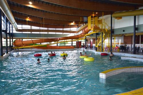 Úszómedence, Ons Schatje op 5-sterren vakantiepark De Schatberg in Sevenum