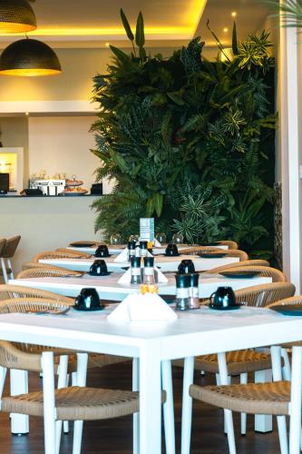 ห้องอาหาร, อะซูเร บีช บูทิก โฮเต็ล (Azure Beach Boutique Hotel) in กรองด์ แบ