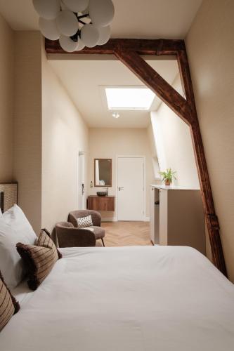 Comfy Double Room image 10
