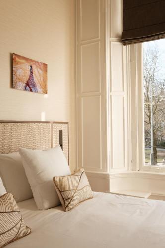 Comfy Quad Room image 10