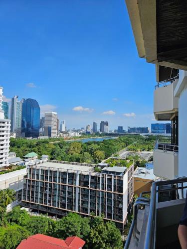Spacious High Floor | Nana BTS | ★ Skyline Views ★ - image 13