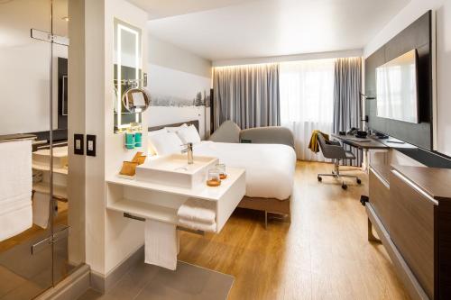 Novotel London Bridge - main image