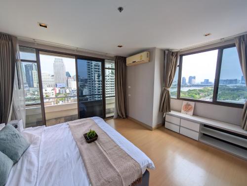 Spacious High Floor | Nana Bts | ★ Skyline Views ★ - Bangkok