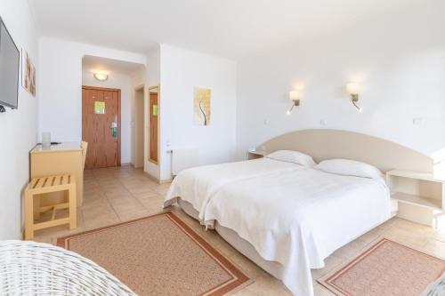 2 twin beds