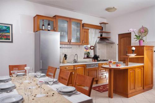 ห้องครัว, Villa Gloria, a beautifully and modernly furnished villa in เนเดสชีนา