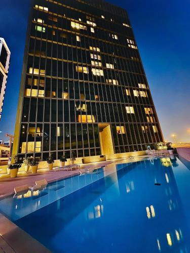 Quiet & Central 1BR Near Burj Khalifa  by Simply Comfort - image 8