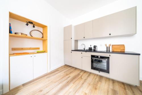 Facilities, Appartement design, wifi, centre historique, balcon near Tous Les Plaisirs Du Pain