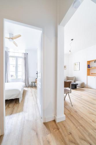 Entrance, Appartement design, wifi, centre historique, balcon near Tous Les Plaisirs Du Pain