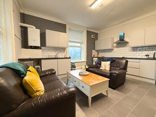 Groups Contractors Sleeps 12 - Free Parking gîte à louer Royal Hallamshire Hospital