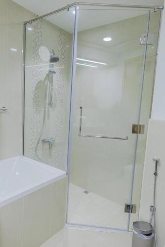Luxury Two Bedroom Apt Facing Burj Khalifa, Dubai (Foto 8)