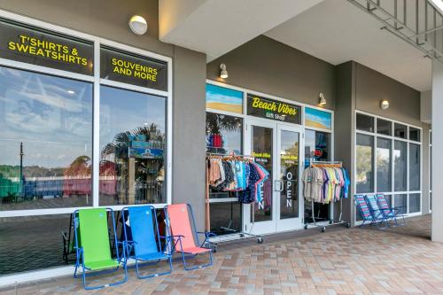 Laketown Wharf 2017 by RealJoy Vacations - image 12