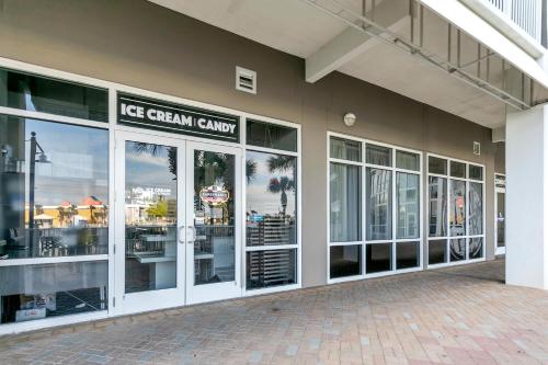 Laketown Wharf 2013 by RealJoy Vacations - image 7