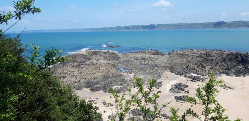 Közeli látványosságok, Maison Plestin proche plage et GR 34 avec Jardin in Plestin Les Greves
