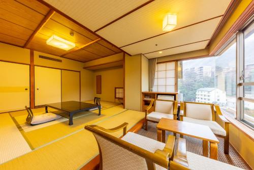 room detail thumbnail 1