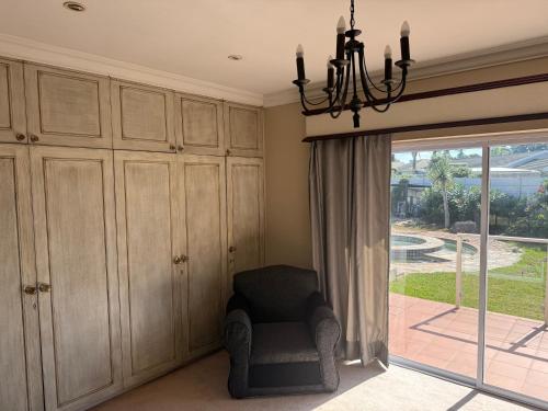 La Maison on 37 Admiralty Way, Summerstrand, Port Elizabeth in פורט אליזבת