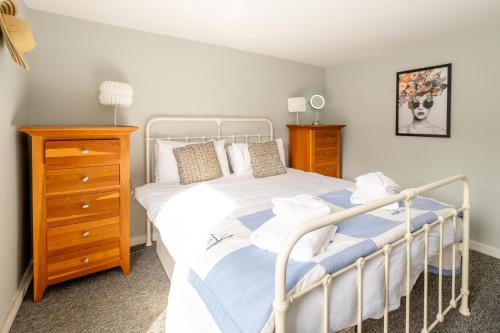 Two-Bedroom House image 10