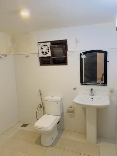 Standard Double Room image 6