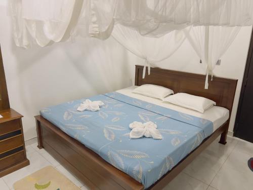 Standard Double Room image 7