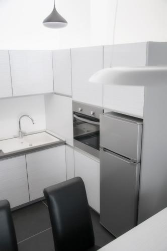 Whitehouse Apartments - image 2