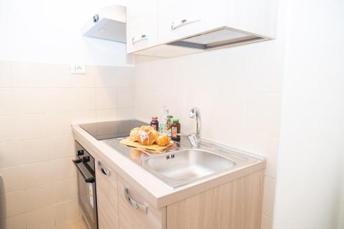Modern two-room apartment for 2, 20 minutes from Termini, Rome (photo 8)