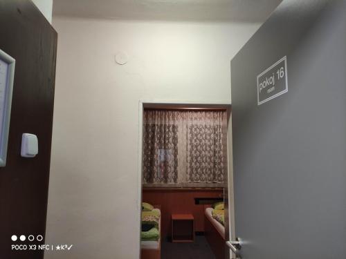 8 twin beds
