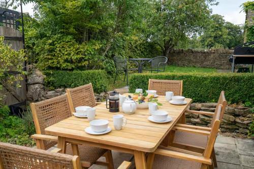 Delightful 4 bedroom Cotswold character cottage - Pass the Keys in 切尔滕纳姆