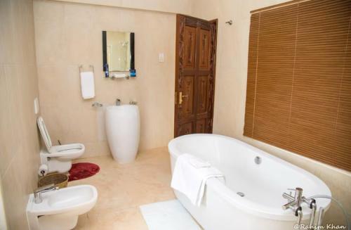 Kamar Mandi, Tamasha luxury villa in Mombasa