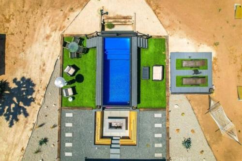 Container Pool Home Hot Tub, Fire Pit & Pets! in Yucca Valley, USA