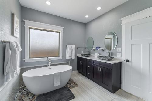 Fun N Sun - Ultimate Backyard Pool And Game Room