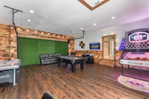 Fun N Sun - Ultimate Backyard Pool And Game Room - image 3