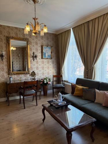 LUXURIOUS classical dutch styled ROOM in city centre of The Hague - HOME STAY, Гаага (фото 8)