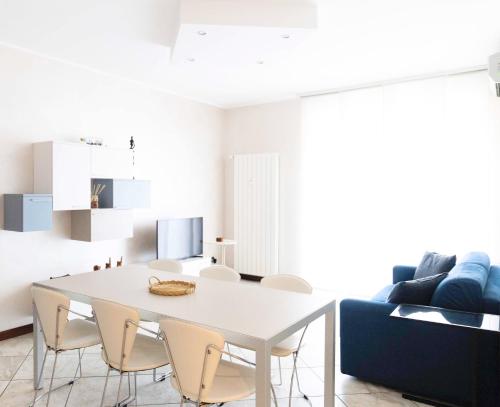  BLUE LAKE ARONA - cozy apartment in city center in Arona