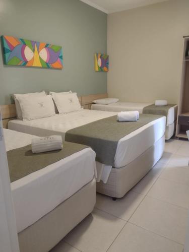 과루자 Hotel Rosa da Ilha Guaruja - 80m do mar, 02 piscinas, sala de jogos, brinquedao de percurso para cri 3성급 호텔 스위트룸