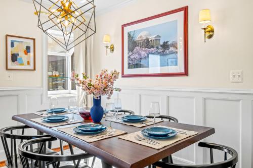 Book Now!- Fenced Yard - BBQ Grill & 4 Tvs -Luxury Getaway -Floyd's Freedom-, Alexandria (foto 4)