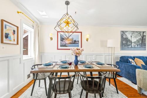 Book Now!- Fenced Yard - BBQ Grill & 4 Tvs -Luxury Getaway -Floyd's Freedom-, Alexandria (foto 8)