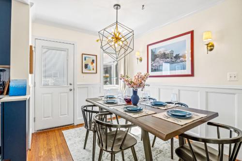 Book Now!- Fenced Yard - BBQ Grill & 4 Tvs -Luxury Getaway -Floyd's Freedom-, Alexandria (foto 10)